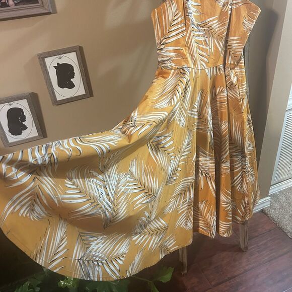 Palm-Print Midi Dress White House Black Market - Picture 8 of 15